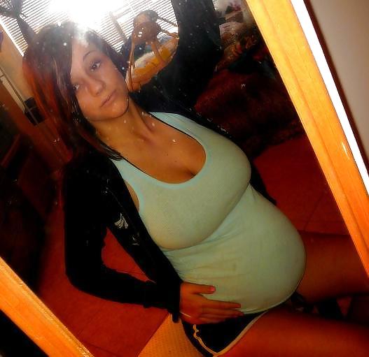 Jolie brune enceinte