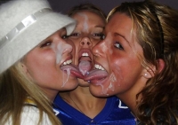 Trois copines recouvertent de sperme